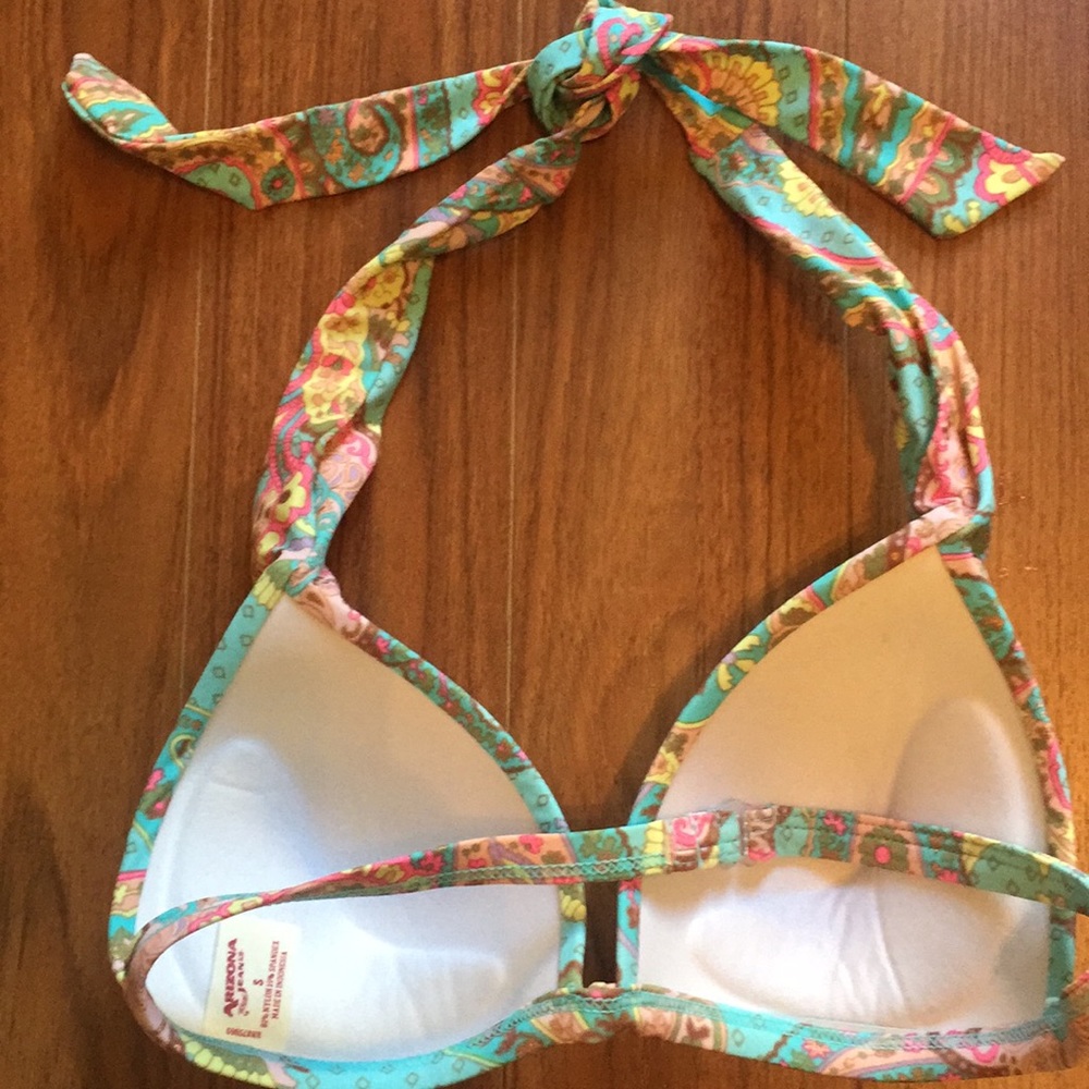 Bikini - Picture 7 of 8